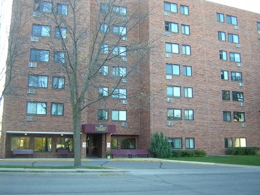 River Bend Apartments in Fergus Falls, MN - Building Photo