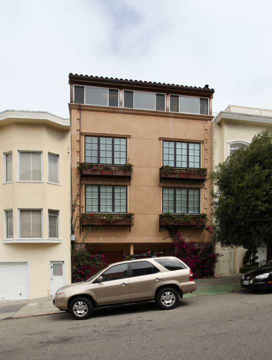 1266 Chestnut St in San Francisco, CA - Building Photo