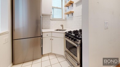 214 E 85th St in New York, NY - Building Photo - Building Photo