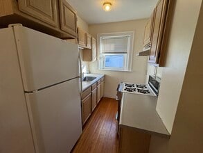 811 Washington St, Unit 4 in Brookline, MA - Foto de edificio - Building Photo