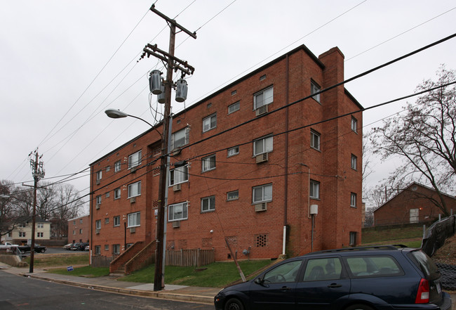 5325 Bass Pl SE in Washington, DC - Foto de edificio - Building Photo