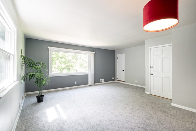 3558 N Cramer St, Unit 2 in Shorewood, WI - Building Photo - Building Photo