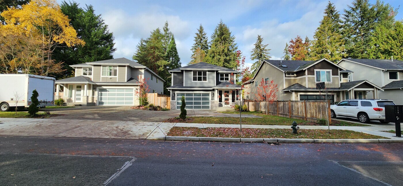 2310 N 179th St in Shoreline, WA - Building Photo