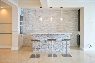 848 Brickell Key Dr in Miami, FL - Building Photo - Building Photo