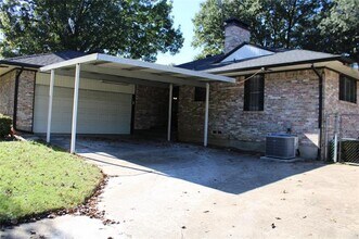 2730 King Cole Dr in Dallas, TX - Foto de edificio - Building Photo