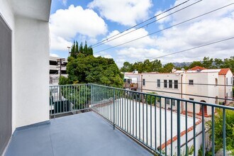 6617 Orange St in Los Angeles, CA - Foto de edificio - Building Photo