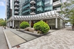22 Liberty Dr, Unit 5L in Boston, MA - Foto de edificio