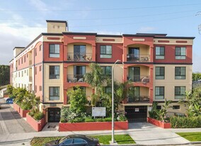 Huston Court in North Hollywood, CA - Building Photo