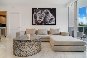 400 Alton Rd, Unit # 409 in Miami Beach, FL - Building Photo - Building Photo