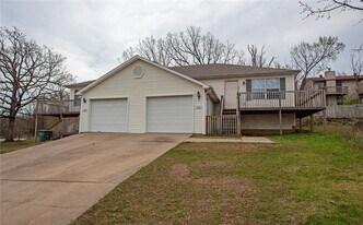 2484 N Brophy Cir in Fayetteville, AR - Building Photo