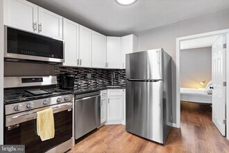 331 Ripka St in Philadelphia, PA - Foto de edificio - Building Photo