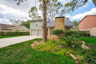 15342 Meadow Village Dr in Houston, TX - Building Photo - Building Photo