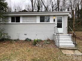 1742 Academy St in Charlotte, NC - Building Photo