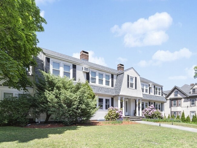 1145 Boylston St in Newton, MA - Building Photo - Building Photo
