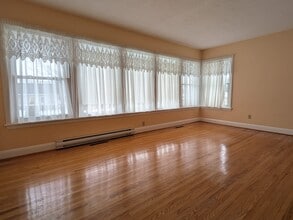 19 Craig St in Belleville, ON - Building Photo - Building Photo