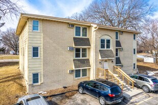 Stidham- 6920 SW 9th St in Des Moines, IA - Building Photo