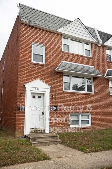 8911 Alton St in Philadelphia, PA - Building Photo