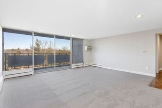 1 Stonehill Dr, Unit 2 in Stoneham, MA - Building Photo - Building Photo