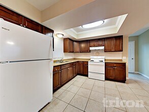 1218 Windsor Cir in Brandon, FL - Building Photo - Building Photo