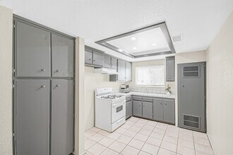 1005 E Ave R in Palmdale, CA - Building Photo - Building Photo