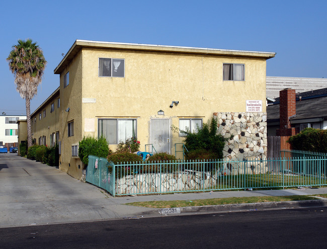 12537 Eucalyptus Ave in Hawthorne, CA - Building Photo - Building Photo