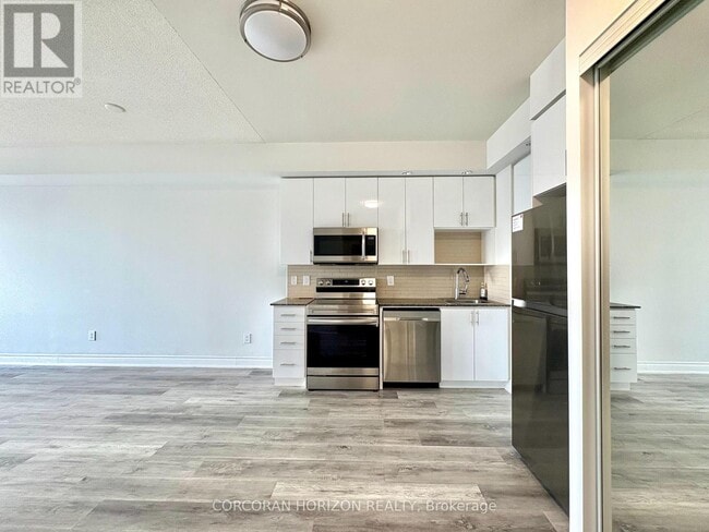 181 Wynford Dr in Toronto, ON - Building Photo - Building Photo