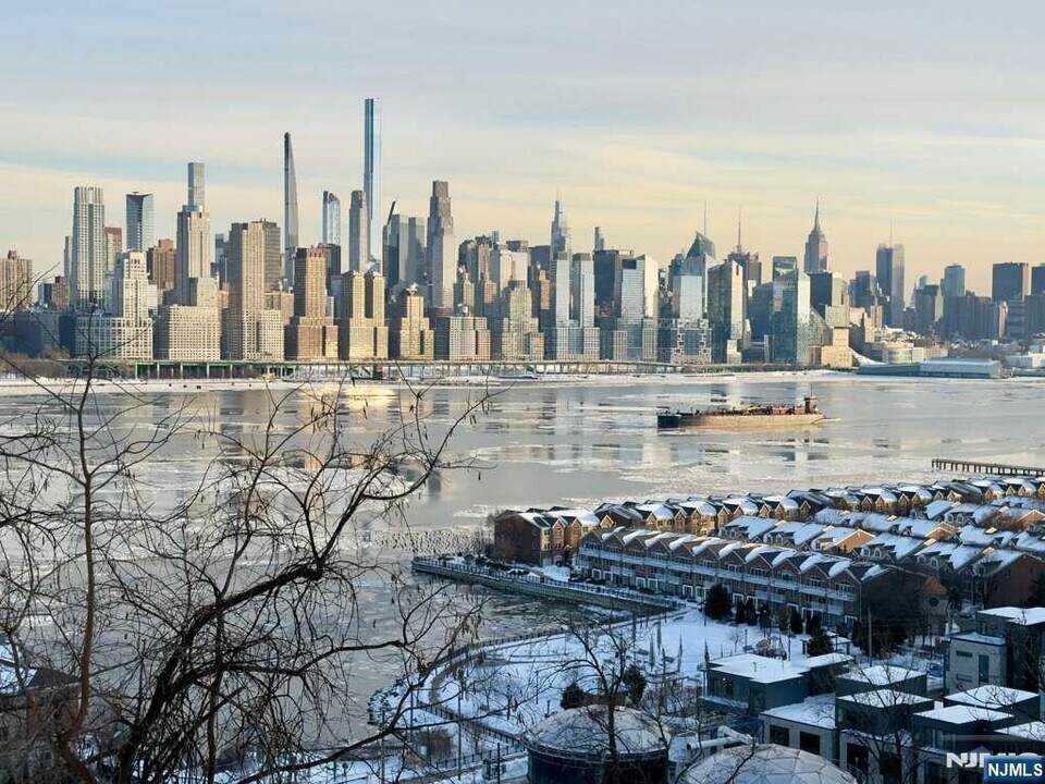 7400 JFK Blvd E in North Bergen, NJ - Building Photo