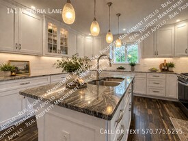 141 Victoria Ln in Lewisburg, PA - Building Photo