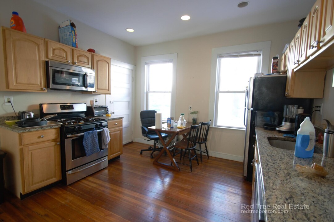 25 Forest Hills St, Unit 3 in Boston, MA - Building Photo