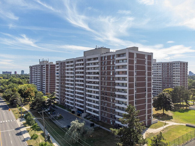 10 Bridletowne Circle 20, 30, 40 & 50 Aurora in Toronto, ON - Building Photo - Building Photo