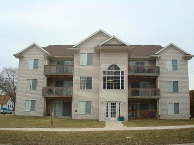 Waterloo Apartments at Johnson Street in Waterloo, IA - Building Photo