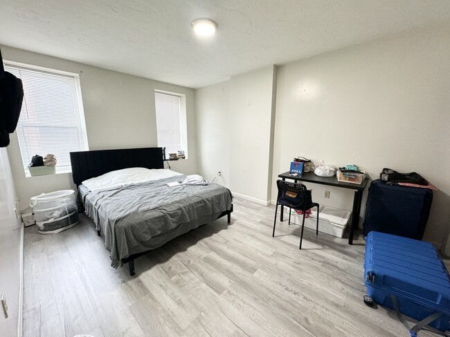 82 Hammond St, Unit 2