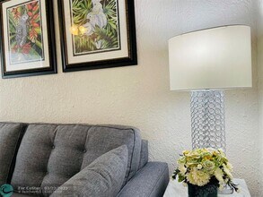889 NW 16th Ave in Fort Lauderdale, FL - Building Photo - Building Photo