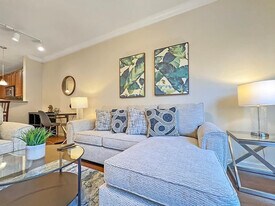 2021 N Lemans Blvd, Unit SI ID1504555P in Tampa, FL - Building Photo