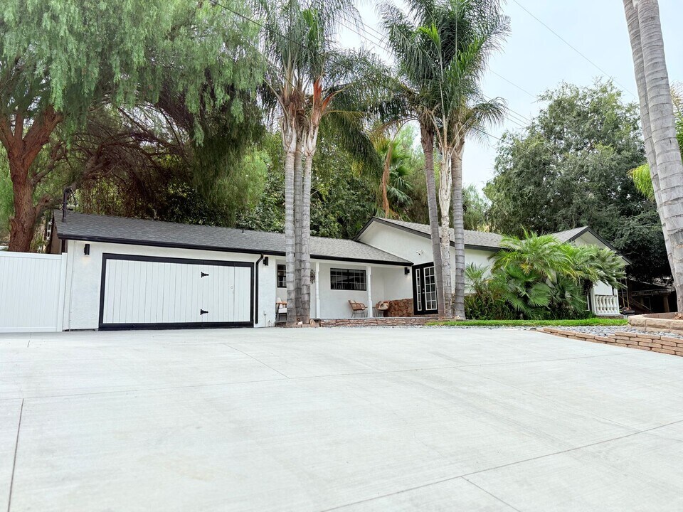 9501 Clybourn Ave in Los Angeles, CA - Building Photo