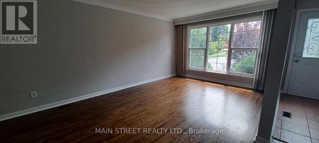 10 Kemano Rd in Aurora, ON - Building Photo - Building Photo