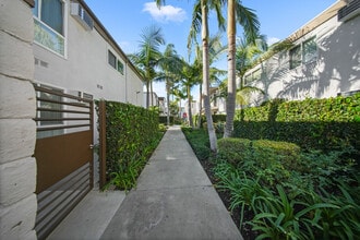 Idaho Springs Apartments in La Habra, CA - Building Photo - Building Photo