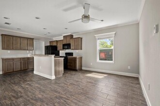303 North Loop in Houston, TX - Building Photo - Building Photo