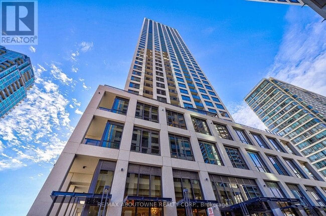 36 Elm Dr W in Mississauga, ON - Building Photo - Building Photo