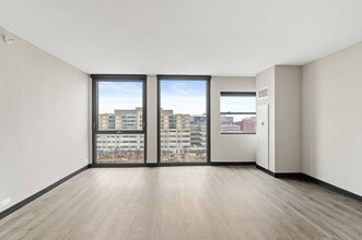 1932 W Ogden Ave in Chicago, IL - Foto de edificio - Building Photo