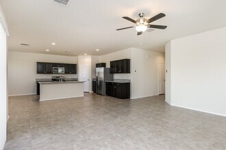 5182 E Sharbel Rd in San Tan Valley, AZ - Foto de edificio - Building Photo