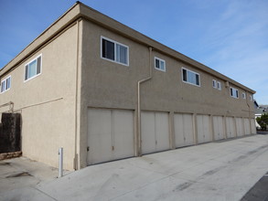 210 Cedar St in Newport Beach, CA - Building Photo - Other