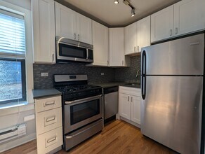 2424 N Kedzie Blvd, Unit 2420-303 in Chicago, IL - Building Photo - Building Photo