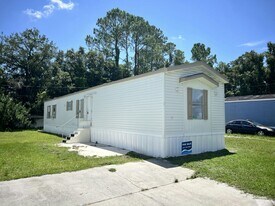 84 Tower Manor Cir E in Auburndale, FL - Building Photo