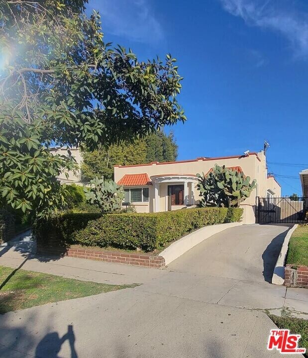 1030 S St Andrews Pl in Los Angeles, CA - Building Photo