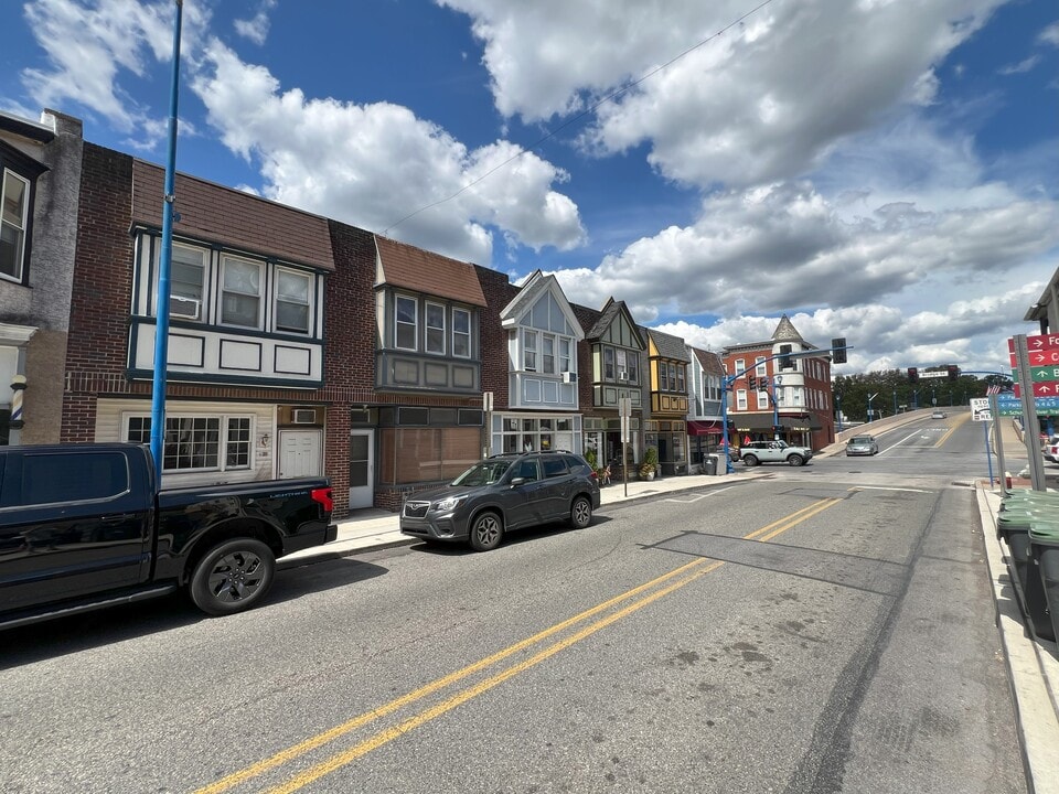 12 Gay St, Unit 1st Floor in Phoenixville, PA - Foto de edificio