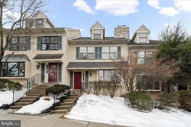 property at 11 Algonquin Ct