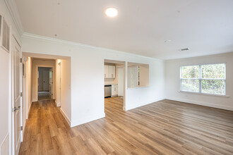 Greenview Gardens in Bay Shore, NY - Building Photo - Interior Photo