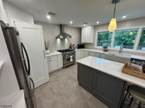 71 Haller Dr in Cedar Grove, NJ - Building Photo - Building Photo