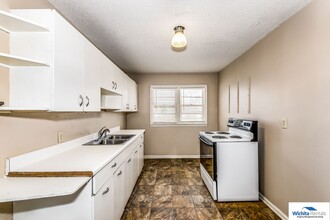 832 S Fountain St in Wichita, KS - Building Photo - Building Photo